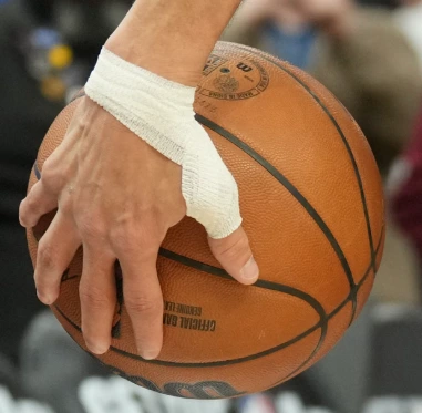 Basketball player w/ UCL injury